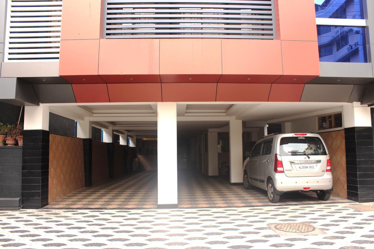 Hotel Sukhvas Thiruvananthapuram Екстер'єр фото