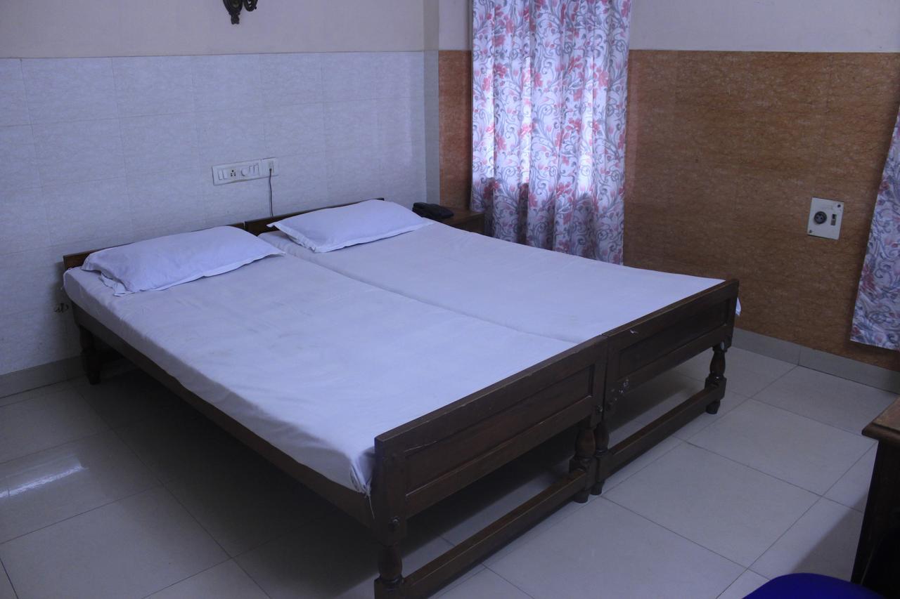 Hotel Sukhvas Thiruvananthapuram Екстер'єр фото