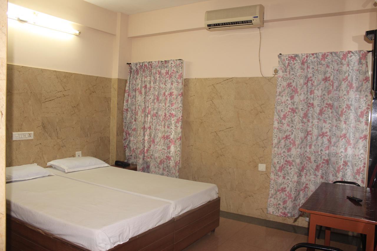 Hotel Sukhvas Thiruvananthapuram Екстер'єр фото